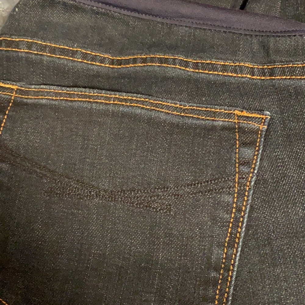 Old navy maternity jeans - Picture 5 of 5
